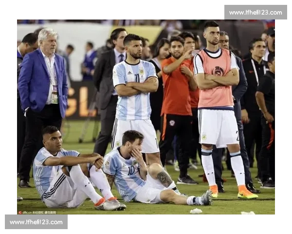 老照片重现：贝隆、阿尔梅达与阿亚拉的蓝白黄金年代